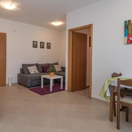 Apartment Ferienwohnung Fuer 2 Personen 1 Kind Ca 35 Qm In Okrug Gornji, Dalmatien Mitteldalmatien Trogir
