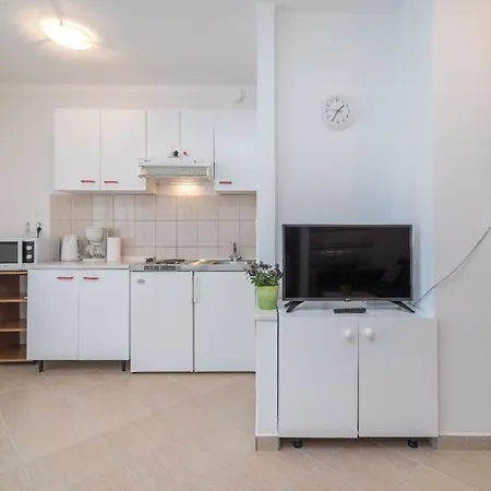 Ferienwohnung Fuer 2 Personen 1 Kind Ca 35 Qm In Okrug Gornji, Dalmatien Mitteldalmatien Apartment Trogir