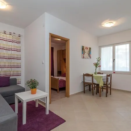 Ferienwohnung Fuer 2 Personen 1 Kind Ca 35 Qm In Okrug Gornji, Dalmatien Mitteldalmatien Trogir