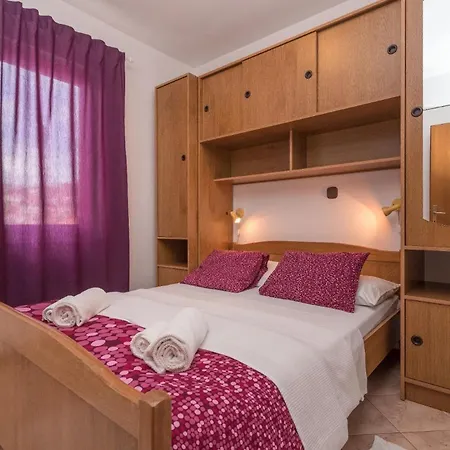 Ferienwohnung Fuer 2 Personen 1 Kind Ca 35 Qm In Okrug Gornji, Dalmatien Mitteldalmatien Trogir