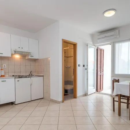 Ferienwohnung Fuer 2 Personen 1 Kind Ca 35 Qm In Okrug Gornji, Dalmatien Mitteldalmatien *