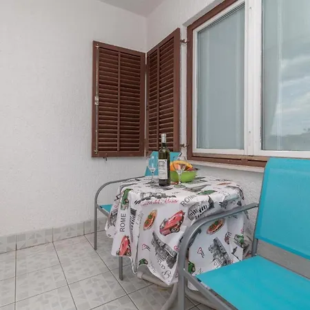 Apartment Ferienwohnung Fuer 2 Personen 1 Kind Ca 35 Qm In Okrug Gornji, Dalmatien Mitteldalmatien *